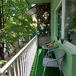 Inner Two Bedroom アパート