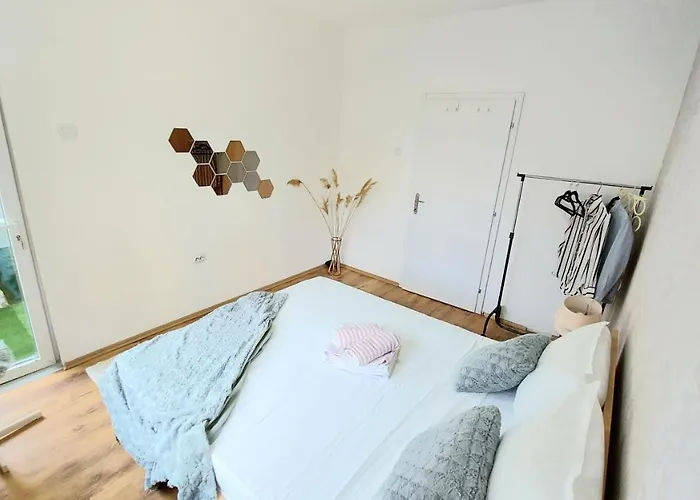 Inner Two Bedroom Apartment *