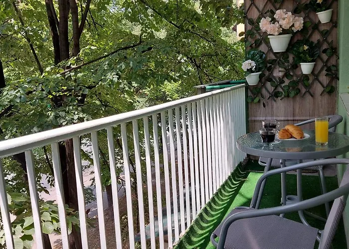 Inner Two Bedroom Apartment *